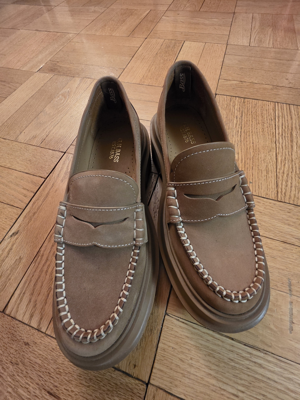 GH Bass Womens Penny Loafers in Classic Tan - Size 7